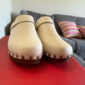 Seychelles Soft White Clogs